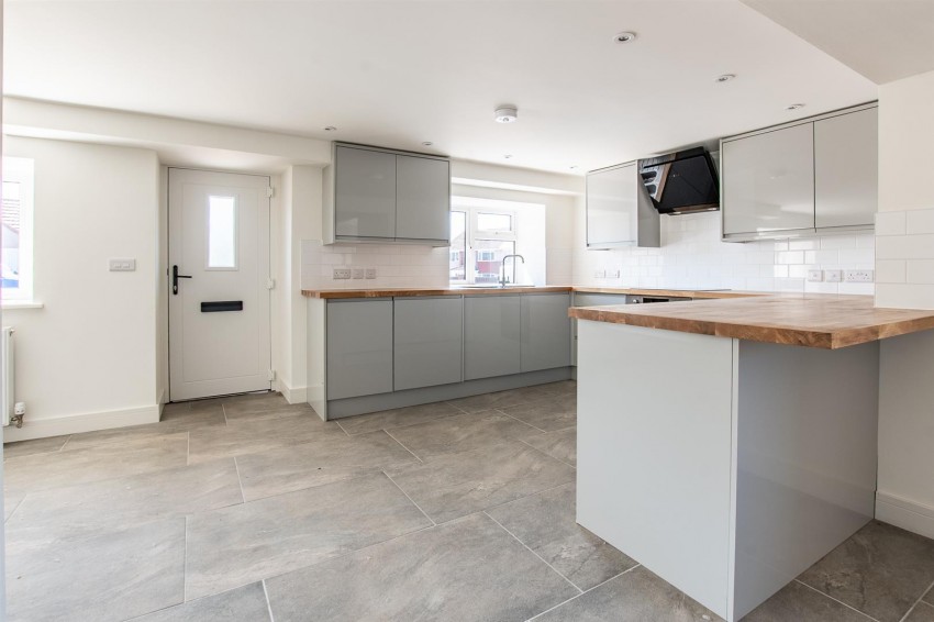 Images for 5 North Street, Oldland Common, Bristol