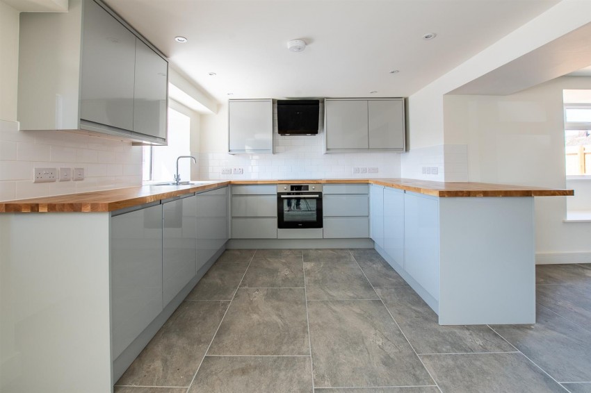 Images for 5 North Street, Oldland Common, Bristol
