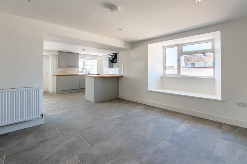 Images for 5 North Street, Oldland Common, Bristol