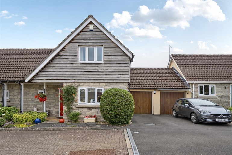 Stratton Place, Longwell Green, Bristol