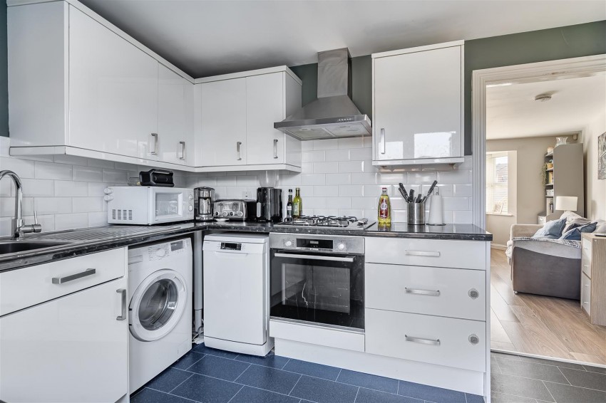 Images for 2 Wellington Road, Kingswood