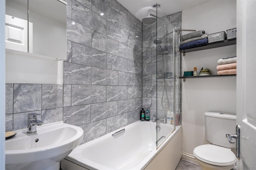 Images for 2 Wellington Road, Kingswood