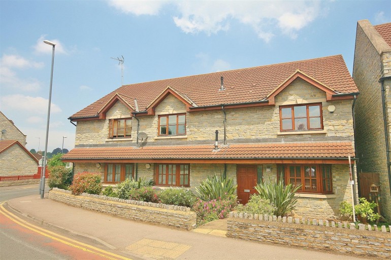 2 Trescothick Close, Keynsham, Bristol